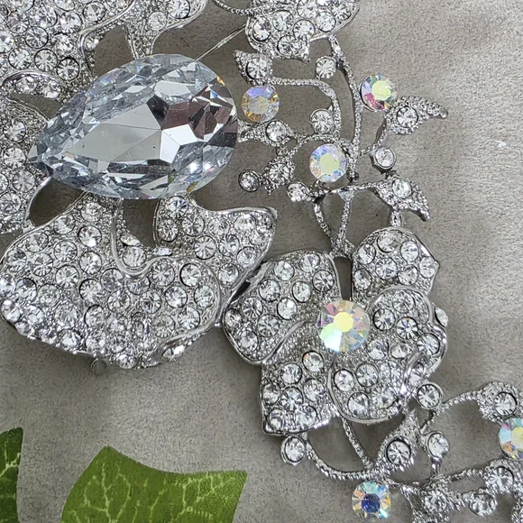 Large Statement Silver Floral Brooch Pin - Picture 5 of 7